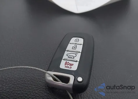 2012 Hyundai Genesis 3.8 z USA, uszkodzony, nr VIN KMHGC4DD2CU191083